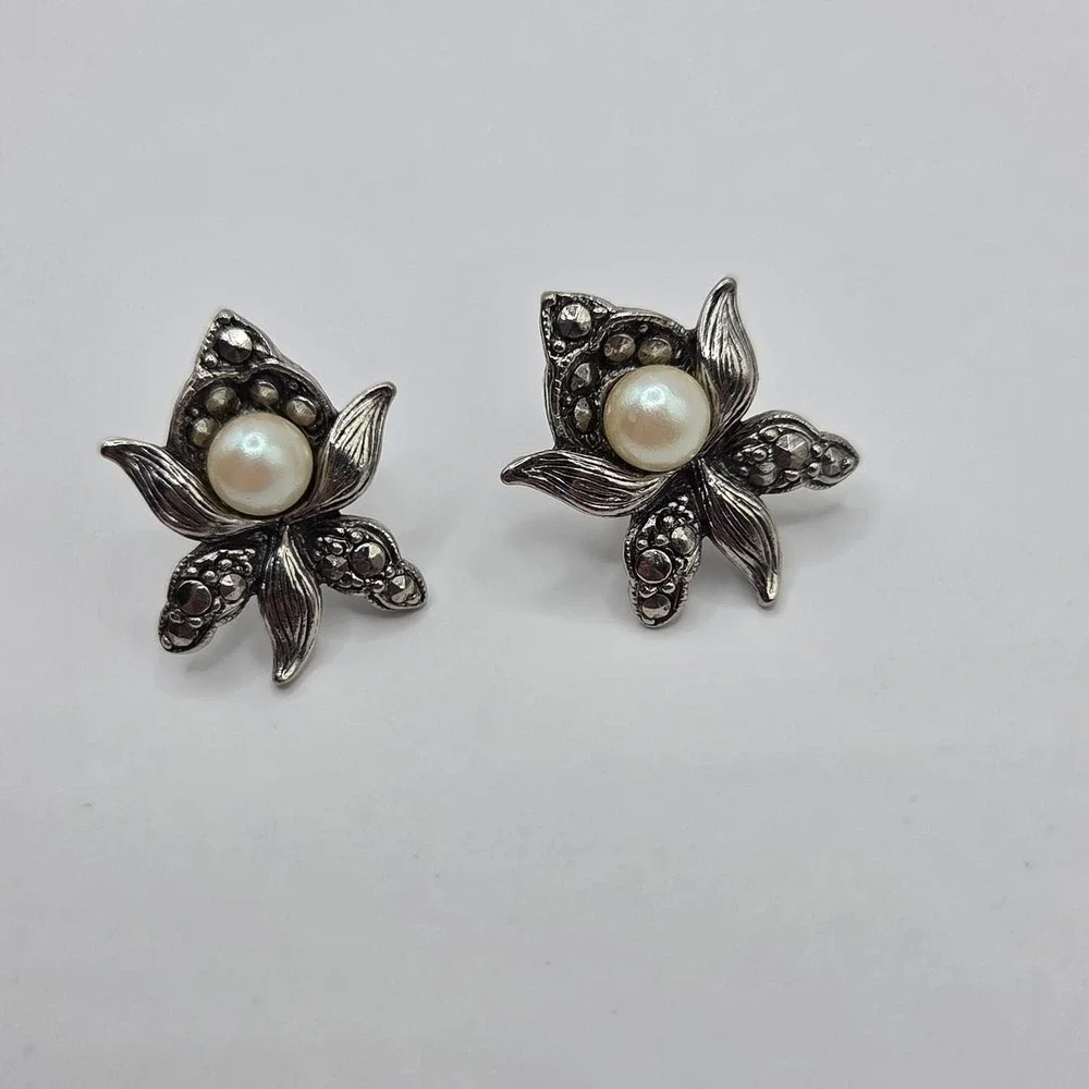 Avon Romantic Blossom Earrings Women OS Silver Good 1992 Orchid Faux Pearl Studs